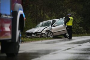 11.05.2020. Cedzyna. Wypadek / Wiktor Taszłow / Radio Kielce