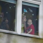 12.05.2020. Kielce. Wolontariusze Fundacji „Dr Clown” odwiedzili pielęgniarki / Wiktor Taszłow / Radio Kielce