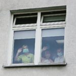 12.05.2020. Kielce. Wolontariusze Fundacji „Dr Clown” odwiedzili pielęgniarki / Wiktor Taszłow / Radio Kielce