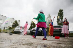 12.05.2020. Kielce. Wolontariusze Fundacji „Dr Clown” odwiedzili pielęgniarki / Wiktor Taszłow / Radio Kielce