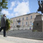 12.05.2020. Kielce. Rocznica śmierci Marszałka Piłsudskiego. Na zdjęciu: Zbigniew Koniusz - wojewoda świętokrzyski / Wiktor Taszłow / Radio Kielce