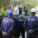 04.05.2020. Kielce. Odlewnia Chemar. Spotkanie z pracownikami. Na zdjęciu (od lewej): Mieczysław Gójski - zastępca przewodniczącego świętokrzyskiej Solidarności, Waldemar Bartosz - przewodniczący świętokrzyskiej Solidarności, poseł Piotr Wawrzyk - wiceminister spraw zagranicznych, Paweł Kolczyński - wiceprezes Agencji Rozwoju Przemysłu / Wiktor Taszłow / Radio Kielce