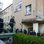 04.05.2020. Kielce. Odlewnia Chemar. Spotkanie z pracownikami. Na zdjęciu (od lewej): Mieczysław Gójski - zastępca przewodniczącego świętokrzyskiej Solidarności, Waldemar Bartosz - przewodniczący świętokrzyskiej Solidarności, poseł Piotr Wawrzyk - wiceminister spraw zagranicznych, Paweł Kolczyński - wiceprezes Agencji Rozwoju Przemysłu / Wiktor Taszłow / Radio Kielce