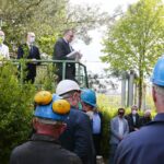 04.05.2020. Kielce. Odlewnia Chemar. Spotkanie z pracownikami. Na zdjęciu (od lewej): Mieczysław Gójski - zastępca przewodniczącego świętokrzyskiej Solidarności, Waldemar Bartosz - przewodniczący świętokrzyskiej Solidarności, poseł Piotr Wawrzyk - wiceminister spraw zagranicznych, Paweł Kolczyński - wiceprezes Agencji Rozwoju Przemysłu / Wiktor Taszłow / Radio Kielce