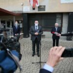 04.05.2020. Kielce. Konferencja w Chemarze. Na zdjęciu (od lewej): Piotr Wawrzyk - wiceminister spraw zagranicznych, Paweł Kolczyński - wiceprezes Agencji Rozwoju Przemysłu, Krzysztof Lipiec - poseł / Wiktor Taszłow / Radio Kielce