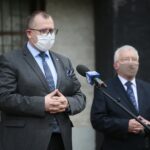 04.05.2020. Kielce. Konferencja w Chemarze. Na zdjęciu (od lewej): Paweł Kolczyński - wiceprezes Agencji Rozwoju Przemysłu, Krzysztof Lipiec - poseł / Wiktor Taszłow / Radio Kielce