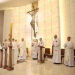 18.05.2020. Kielce. Msza święta w kościele akademickim w setną rocznicę urodzin św. Jana Pawła II / Wiktor Taszłow / Radio Kielce