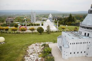 15.05.2020. Krajno. Park miniatur / Wiktor Taszłow / Radio Kielce