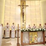 18.05.2020. Kielce. Msza święta w kościele akademickim w setną rocznicę urodzin św. Jana Pawła II / Wiktor Taszłow / Radio Kielce