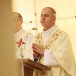 18.05.2020. Kielce. Msza święta w kościele akademickim w setną rocznicę urodzin św. Jana Pawła II. Na zdjęciu: Jan Piotrowski - biskup kielecki / Wiktor Taszłow / Radio Kielce