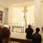 18.05.2020. Kielce. Msza święta w kościele akademickim w setną rocznicę urodzin św. Jana Pawła II / Wiktor Taszłow / Radio Kielce