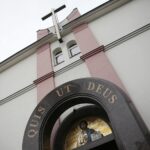 18.05.2020. Kielce. Msza święta w kościele akademickim w setną rocznicę urodzin św. Jana Pawła II / Wiktor Taszłow / Radio Kielce