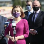 19.05.2020. Bilcza. Konferencja poseł Anny Krupki - wiceminister sportu. Na zdjęciu: Anna Krupka i Rafał Nowak - wicewojewoda świętokrzyski / Wiktor Taszlow / Radio Kielce