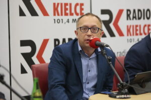 08.09.2019. Kielce. Studio polityczne Radia Kielce. Na zdjęciu: Artur Gierada – KO / Wiktor Taszłow / Radio Kielce