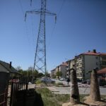 21.05.2020 Kielce. Osiedle Sieje. Wymiana słupów wysokiego napięcia / Wiktor Taszłow / Radio Kielce