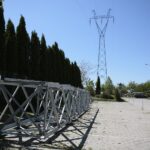 21.05.2020 Kielce. Osiedle Sieje. Wymiana słupów wysokiego napięcia / Wiktor Taszłow / Radio Kielce