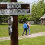 23.05.2020. Tokarnia. Pierwsi goście w skansenie / Wiktor Taszłow / Radio Kielce