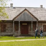 23.05.2020. Tokarnia. Pierwsi goście w skansenie / Wiktor Taszłow / Radio Kielce