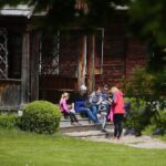 23.05.2020. Tokarnia. Pierwsi goście w skansenie / Wiktor Taszłow / Radio Kielce