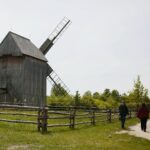 23.05.2020. Tokarnia. Pierwsi goście w skansenie / Wiktor Taszłow / Radio Kielce