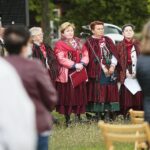 24.05.2020. Tokarnia. Msza święta przed zabytkowym kościołem z Rogowa / Wiktor Taszłow / Radio Kielce