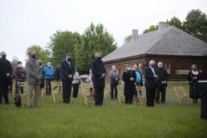 24.05.2020. Tokarnia. Msza święta przed zabytkowym kościołem z Rogowa / Wiktor Taszłow / Radio Kielce