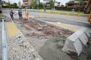 25.05.2020 Kielce. Budowa ścieżki rowerowej przy ulicy Warszawskiej / Wiktor Taszłow / Radio Kielce