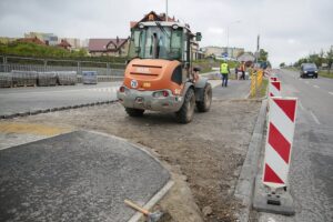 25.05.2020 Kielce. Budowa ścieżki rowerowej przy ulicy Warszawskiej / Wiktor Taszłow / Radio Kielce