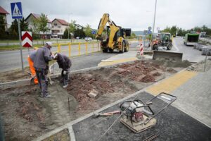 25.05.2020 Kielce. Budowa ścieżki rowerowej przy ulicy Warszawskiej / Wiktor Taszłow / Radio Kielce