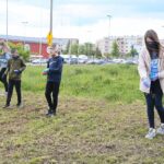 28.05.2020 Kielce. Uczniowie Szkoły Podstawowej nr 34 wysiali łąkę kwietną / Wiktor Taszłow / Radio Kielce