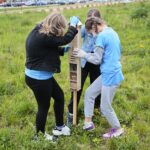 28.05.2020 Kielce. Uczniowie Szkoły Podstawowej nr 34 wysiali łąkę kwietną / Wiktor Taszłow / Radio Kielce