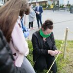 28.05.2020 Kielce. Uczniowie Szkoły Podstawowej nr 34 wysiali łąkę kwietną / Wiktor Taszłow / Radio Kielce