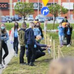 28.05.2020 Kielce. Uczniowie Szkoły Podstawowej nr 34 wysiali łąkę kwietną / Wiktor Taszłow / Radio Kielce