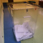 13.10.2019 Kielce. Wybory parlamentarne. Obwodowa komisja nr 28 / Wiktor Taszłow / Radio Kielce