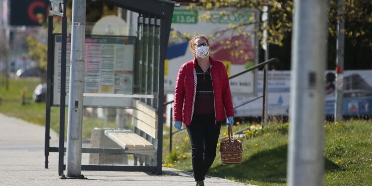 18.04.2020 Kielce. Mieszkańcy noszą maseczki / Wiktor Taszłow / Radio Kielce