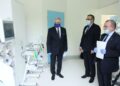 07.04.2020. Szpital w Czerwonej Górze otrzymał nowy sprzęt medyczny. Od lewej: Andrzej Bętkowski - Marszałek Województwa Świętokrzyskiego,  Youssef Sleiman - dyrektor szpitala, Marek Bogusławski - wicemarszałek Województwa Świętokrzyskiego / Urząd Marszałkowski Województwa Świętokrzyskiego