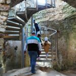 17.05.2020. Ujazd. Turyści na zamku Krzyżtopór w czasie epidemii / Emilia Sitarska / Radio Kielce