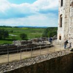 17.05.2020. Ujazd. Turyści na zamku Krzyżtopór w czasie epidemii / Emilia Sitarska / Radio Kielce