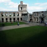 17.05.2020. Ujazd. Turyści na zamku Krzyżtopór w czasie epidemii / Emilia Sitarska / Radio Kielce