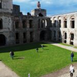 17.05.2020. Ujazd. Turyści na zamku Krzyżtopór w czasie epidemii / Emilia Sitarska / Radio Kielce