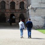 17.05.2020. Ujazd. Turyści na zamku Krzyżtopór w czasie epidemii / Emilia Sitarska / Radio Kielce