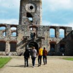 17.05.2020. Ujazd. Turyści na zamku Krzyżtopór w czasie epidemii / Emilia Sitarska / Radio Kielce