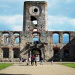 17.05.2020. Ujazd. Turyści na zamku Krzyżtopór w czasie epidemii / Emilia Sitarska / Radio Kielce