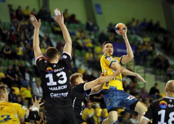 13.12.2019 Kielce. Mecz PGE Vive Kielce - Gwardia Opole. Na zdjęciu: Alex Dujszebajew / Jarosław Kubalski / Radio Kielce