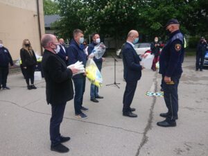 30.05.2020 Jędrzejów. Przekazanie środków ochrony osobistej przez wiceministra spraw zagranicznych Piotra Wawrzyka / Ewa Pociejowska-Gawęda / Radio Kielce