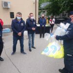 30.05.2020 Jędrzejów. Przekazanie środków ochrony osobistej przez wiceministra spraw zagranicznych Piotra Wawrzyka / Ewa Pociejowska-Gawęda / Radio Kielce