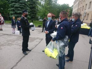 30.05.2020 Jędrzejów. Przekazanie środków ochrony osobistej / Ewa Pociejowska-Gawęda / Radio Kielce