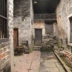 Wioska na obrzeżach Wuhan / Małgorzata Anna Jóźwiak i Marek Jóźwiak