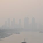 Wuhan. Smog nad miastem / Małgorzata Anna Jóźwiak i Marek Jóźwiak