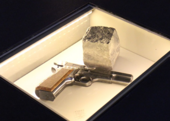 Pistolet z którego Ali Agca strzelał do Jana Pawła II / Muzeum Dom Rodzinny Ojca Świętego Jana Pawła II w Wadowicach